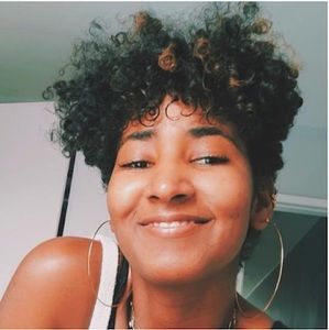 Meet your Posher, Leticia